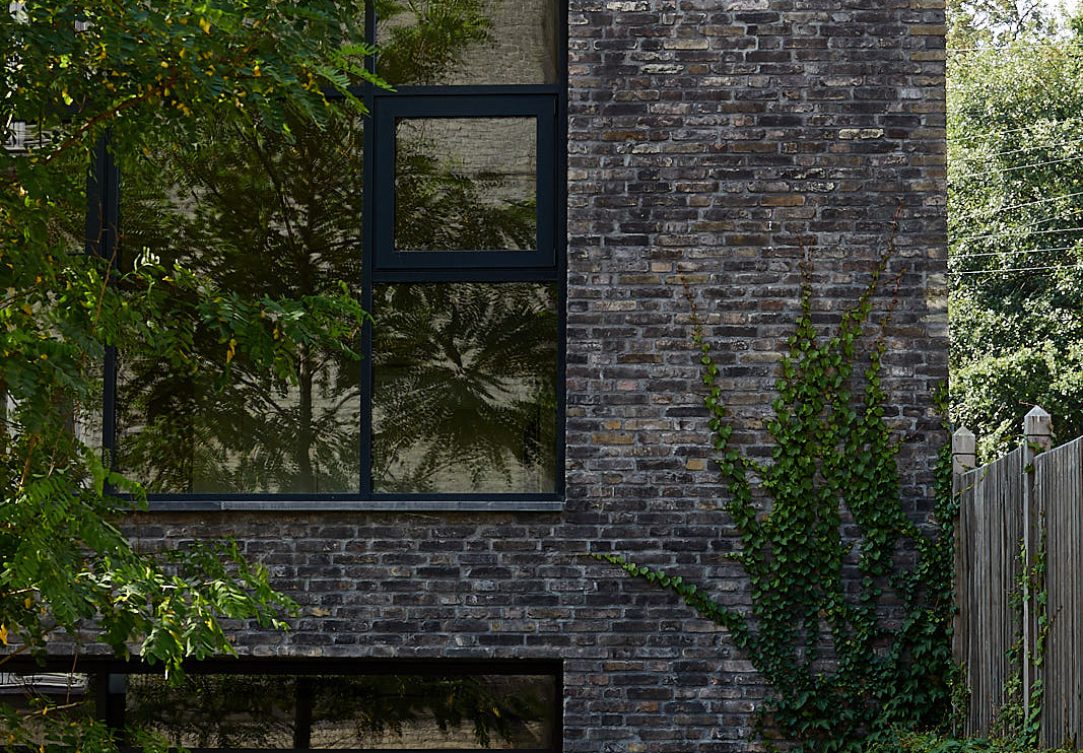 Historien bevaret og videreført ved hjælp af gule patinerede mursten, oprindeligt fra det ikoniske Søndermarkshus fra 1878.